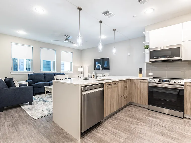 1112 Galveston Ave #4 — Photo 8
