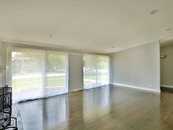 5th image of 1377 Margret St