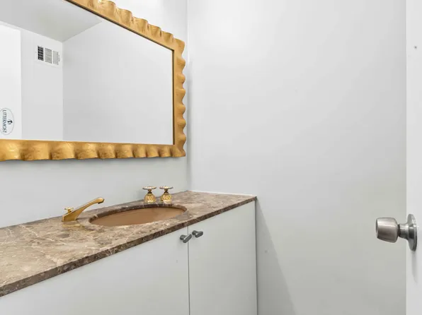 175 East 62nd Street image 9 of 11