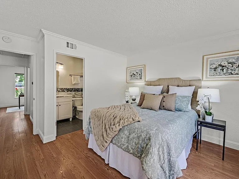 2883 Westchester Dr — Photo 7