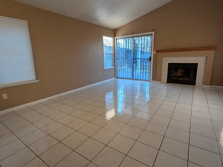 705 Marin Ave — Photo 8