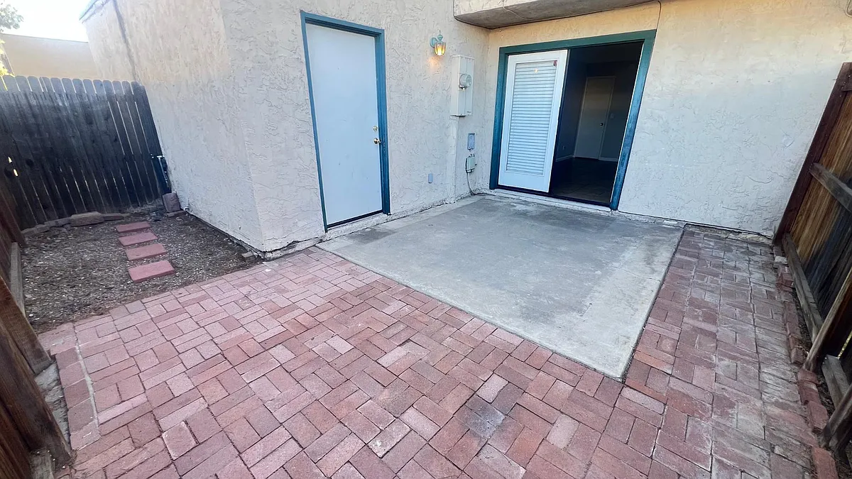 Building Photo - 6008 W Townley Ave