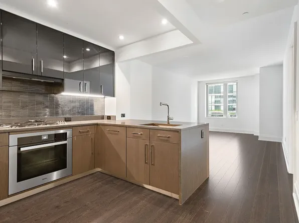 50 Riverside Boulevard image 1 of 7