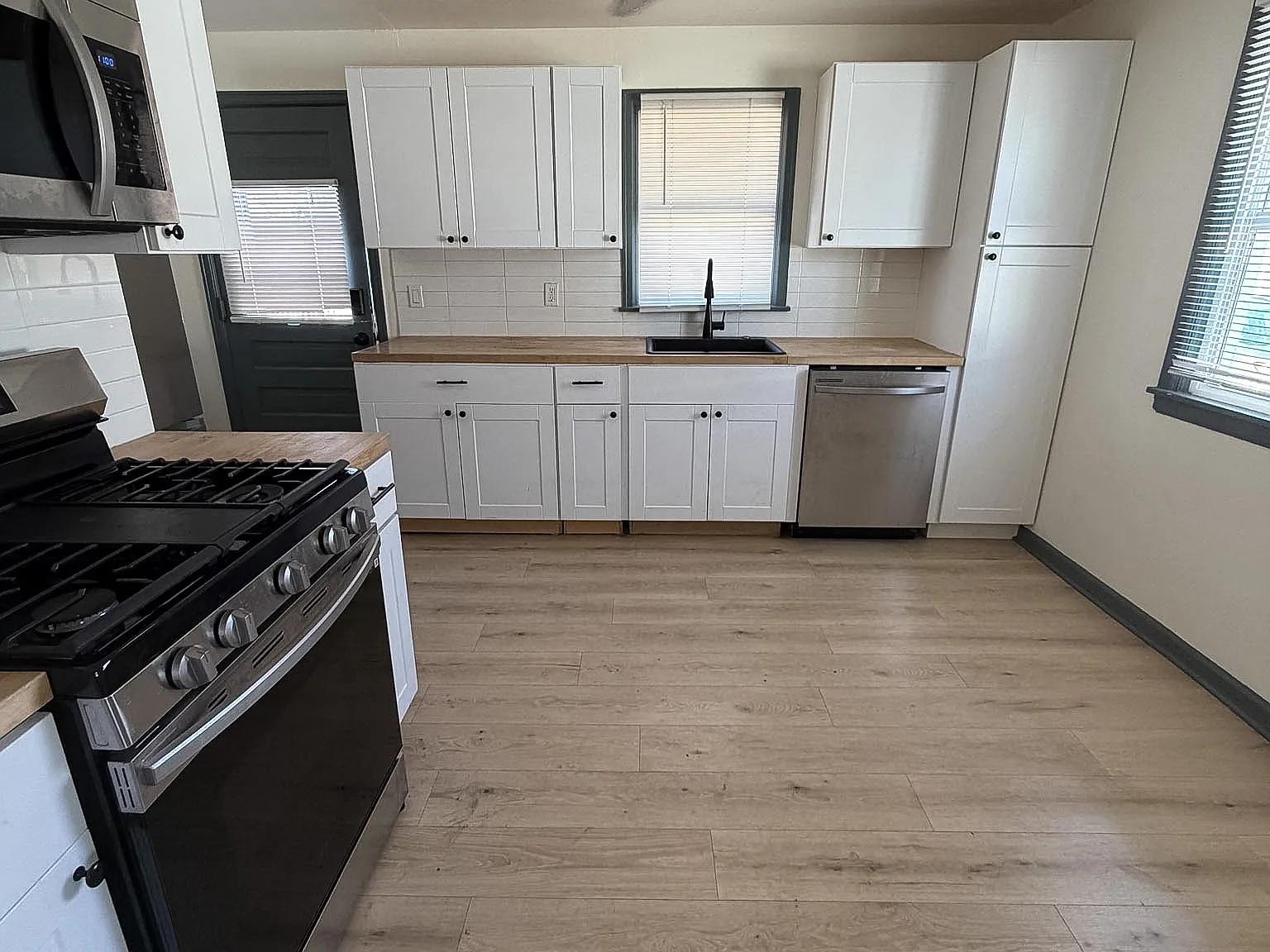2 bed, 800 sqft, $1,600 — Photo 1