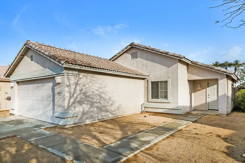 3 bed, 2.0 bath, 1219 sqft, $1,680 — Photo 3