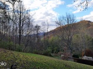 104 Greenacres Farm Rd, Whittier, NC 28789