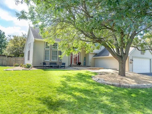 726 Camberwell Dr, Eagan, MN 55123
