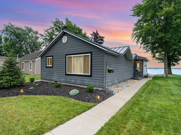 319 Old Trail Dr, Houghton Lake, MI 48629