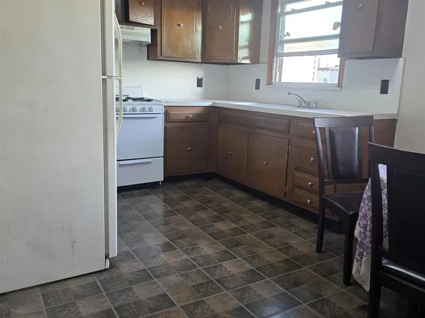 229 Griffith Street image 3 of 8
