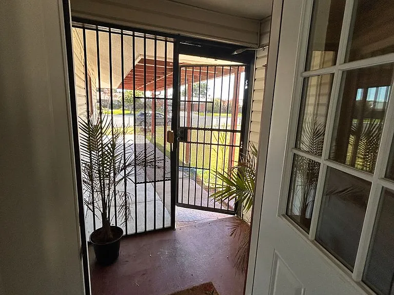 25 Linda Ln — Photo 2