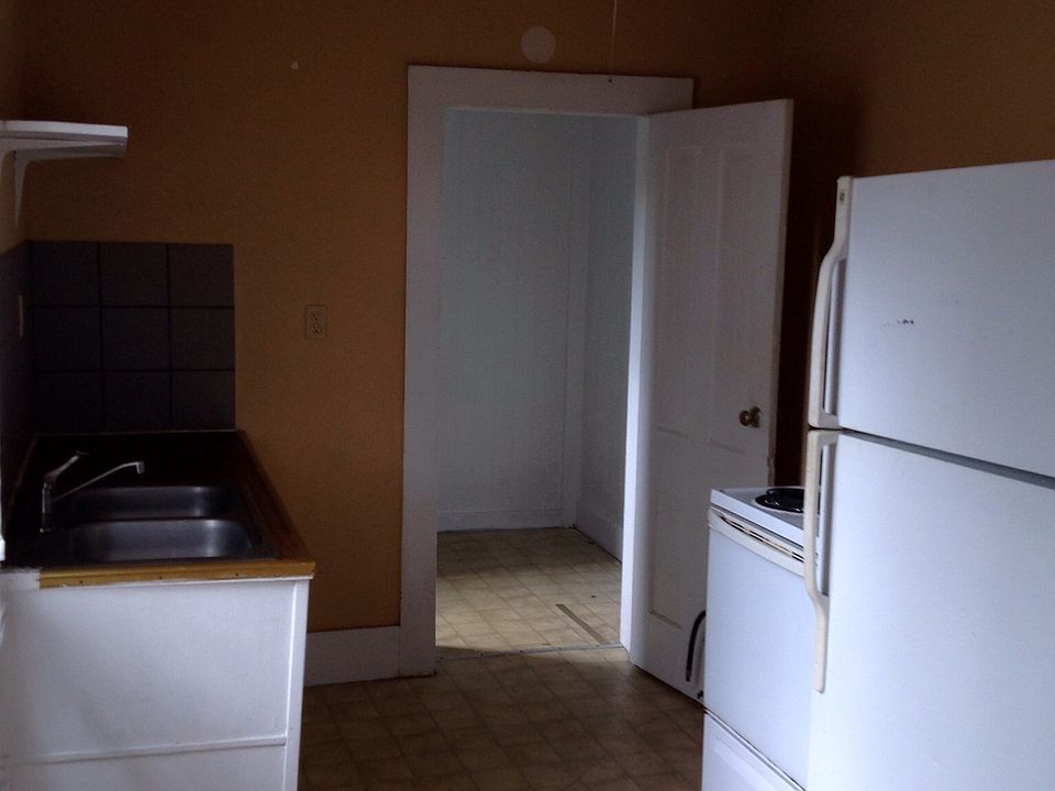 1st image of 311 Oak St APT 1