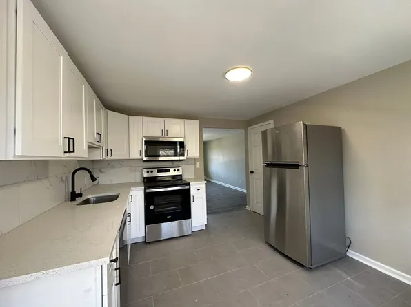 East Main Apartments, 187-193 E Main St #1, Middletown, CT 06457