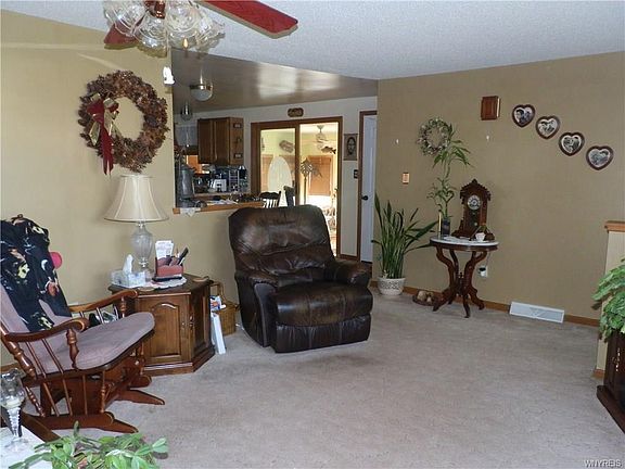 5th image of 6922 Deborah Ln