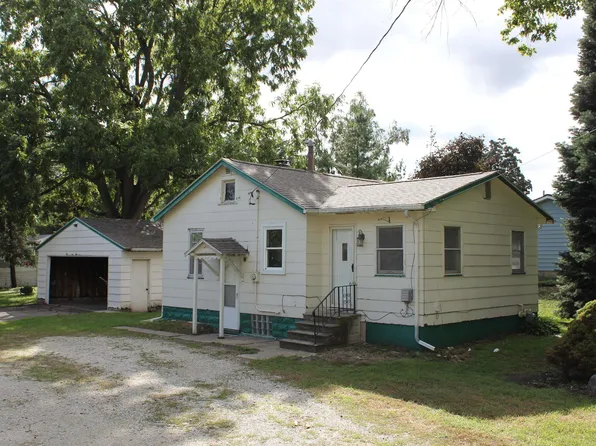 5318 Lafayette Rd, Elk Run Heights, IA 50707