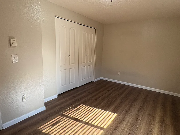 170 Willow Dr — Photo 4