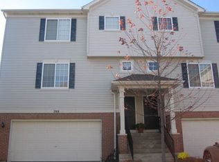 290 Evergreen Cir, Gilberts, IL 60136