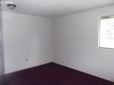4th image of 7404 NE 56th Ave
