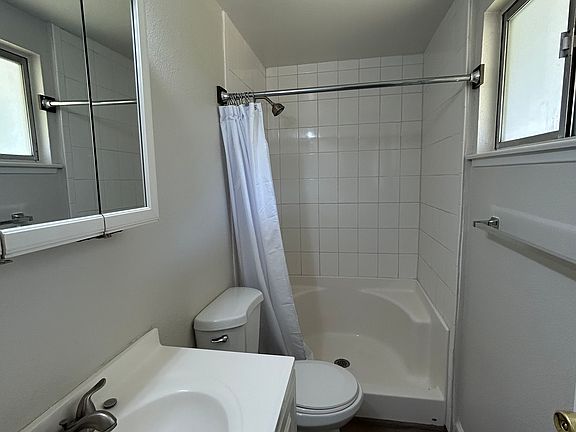 4th image of 2406 Castle Rock Rd