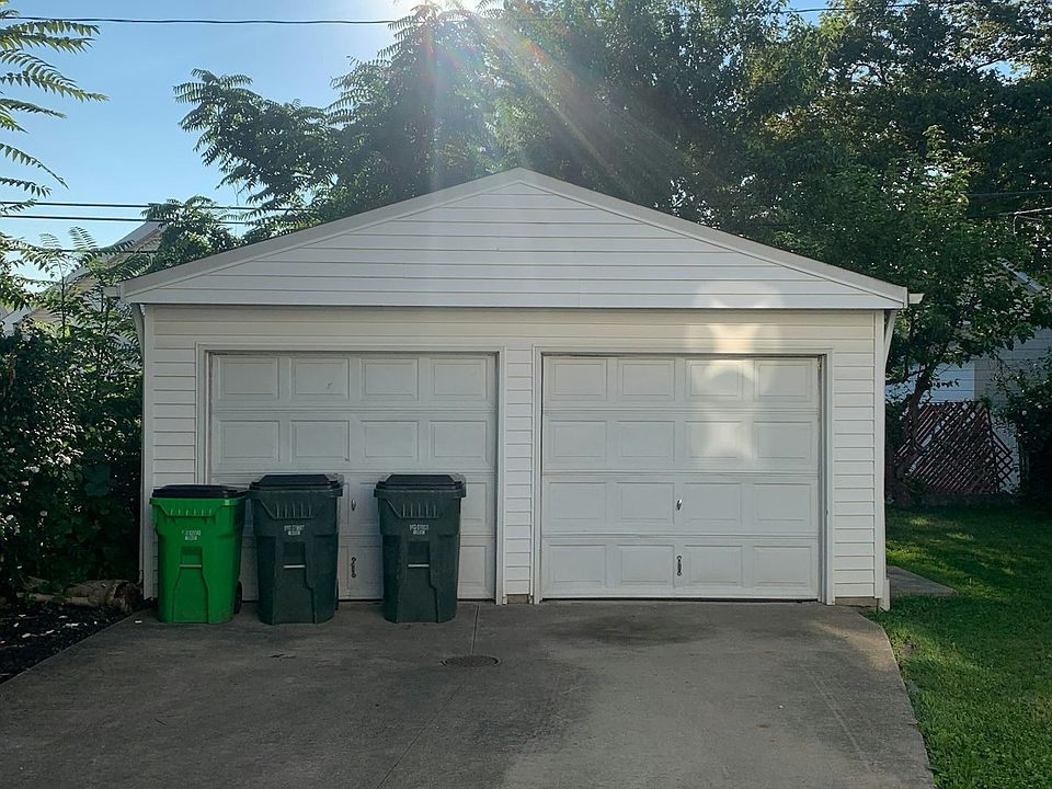 Detached Garage