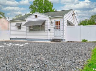 1516 Mechanic St, Pekin, IL 61554