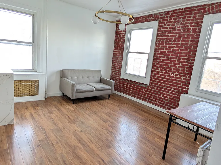 87 Chestnut Ave #1F — Photo 2