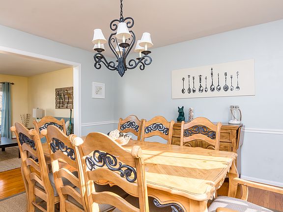 3rd image of 1119 Autumn Gold Dr