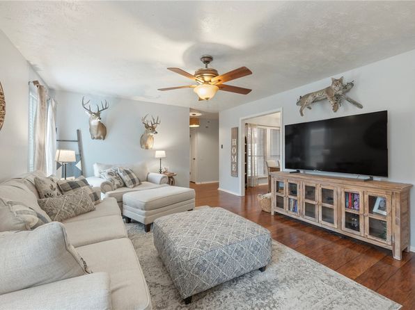 4008 Woodcrest Dr, Bryan, TX 77802