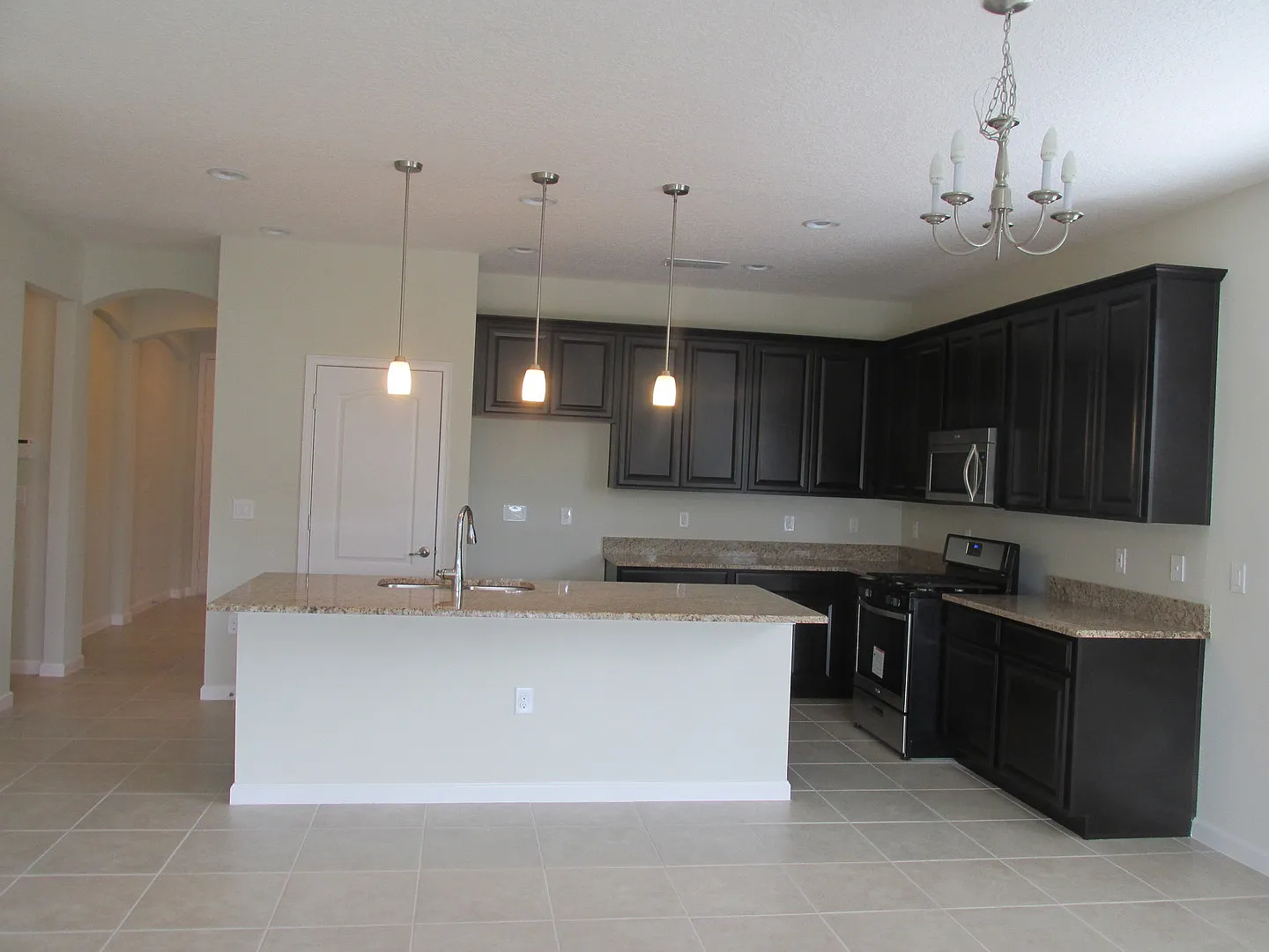 3 Bedroom, 2 Bath,Plus office room ,2 Car Garage, Single Family Home at2404 Sabastian St, Mount D... — Photo 2