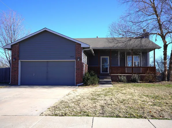 1964 N Country Walk Ln, Mulvane, KS 67110