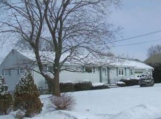 38 Wadsworth Rd, New Hartford, NY 13413