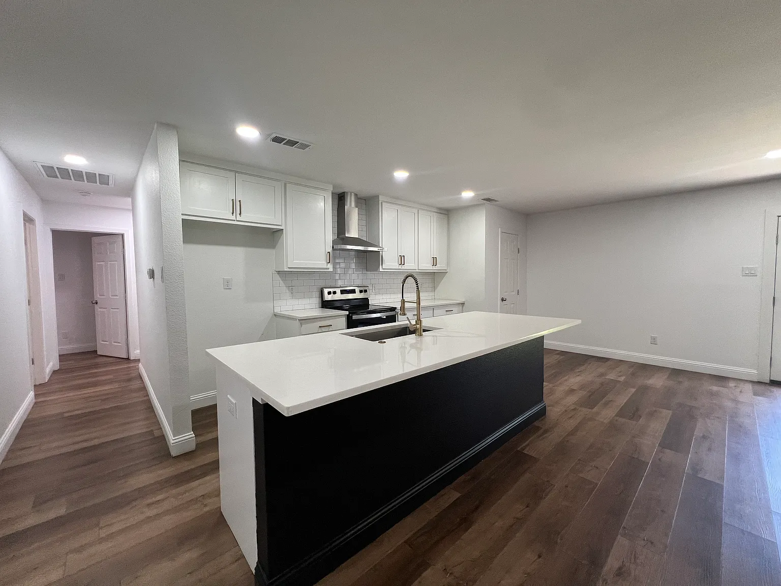 3 bed, 1359 sqft, $2,250 — Photo 3