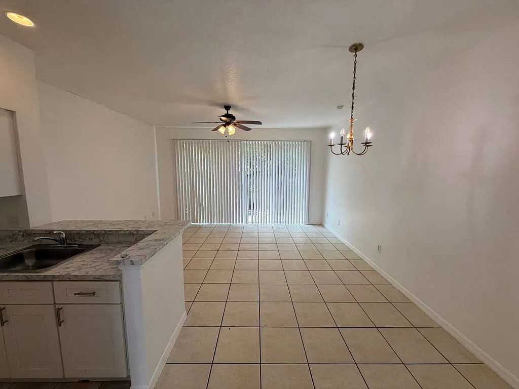 2 bed, 1000 sqft, $1,550 — Photo 4