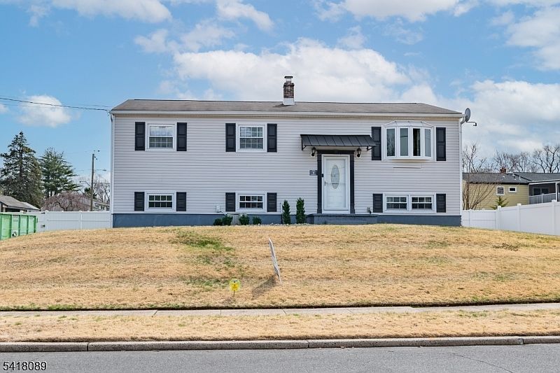 1st image of 9 Montrose Rd