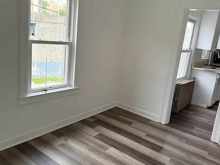 204 John St #2 — Photo 5