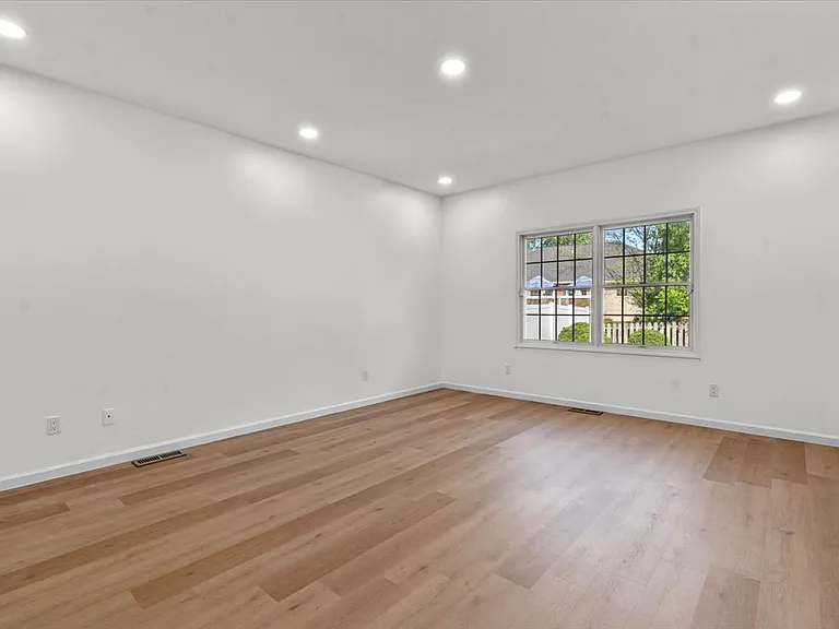 114 Heatherstone Dr #1 — Photo 24