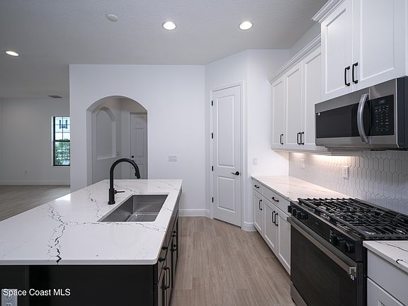 3rd image of 7689 Allure Dr