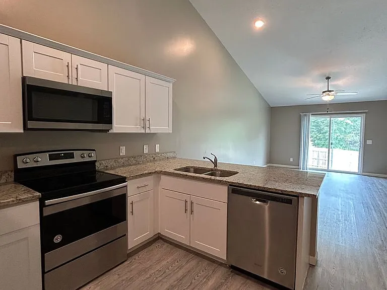 1059 N 170th Ave — Photo 9