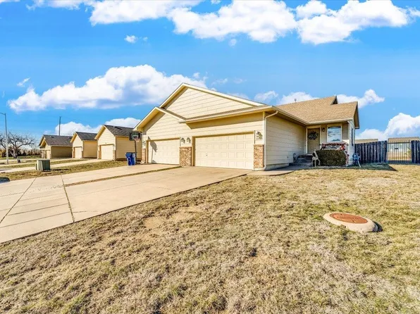 3353 N Governeour Cir, Wichita, KS 67226