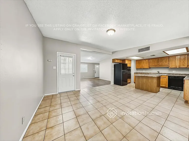 8831 N 37th Dr — Photo 8