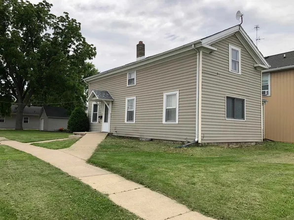 222 N Washington St, Lena, IL 61048