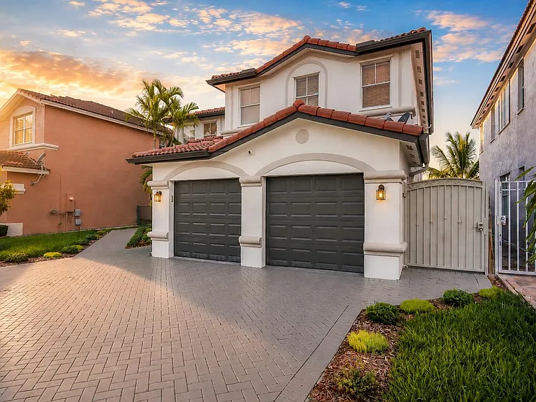 15487 SW 23rd Ln — Photo 3