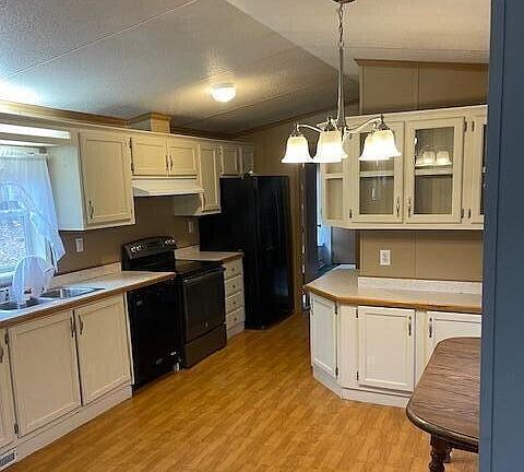 3rd image of 137 Oriole Ln