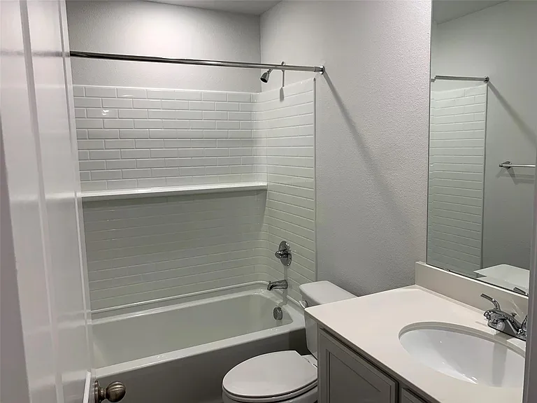 407 Milverton Dr — Photo 23
