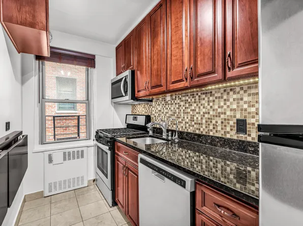 420 East 55th Street 9R image 3 of 8