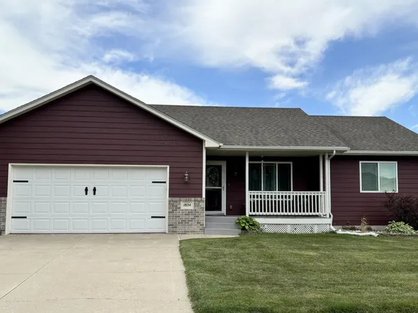 1804 Country Club Dr, Elk Point, SD 57025