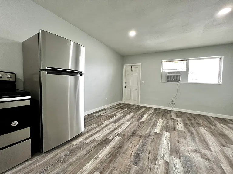 750 NW 9th Ave #3B — Photo 8