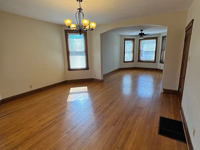 3853 N Hamlin Ave — Photo 5