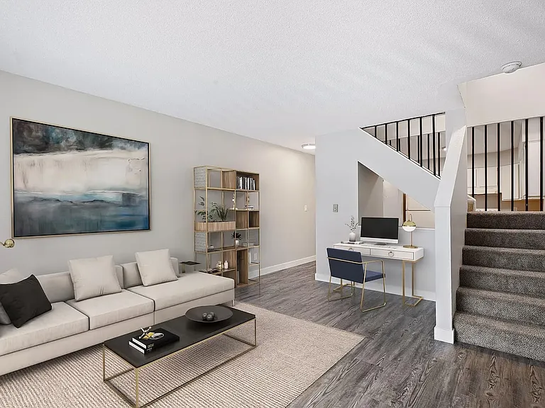 Riverside Apartment — Photo 33