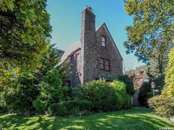 159-18 28 Avenue, Flushing, NY 11358