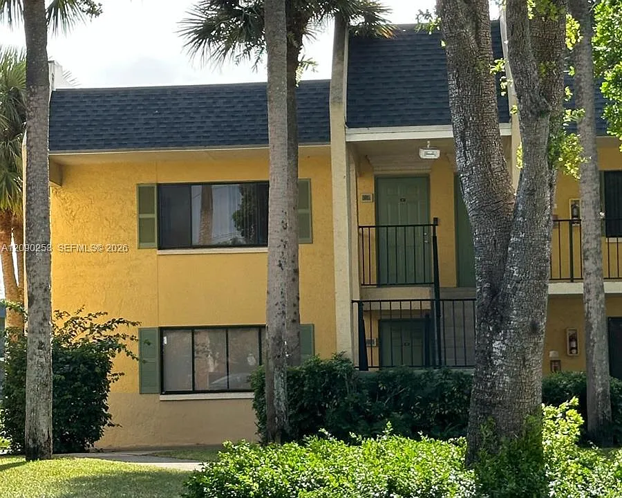 801 Meadows Cir #801